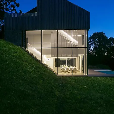 Staveleau Villa