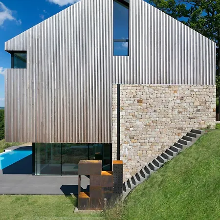 Staveleau Villa